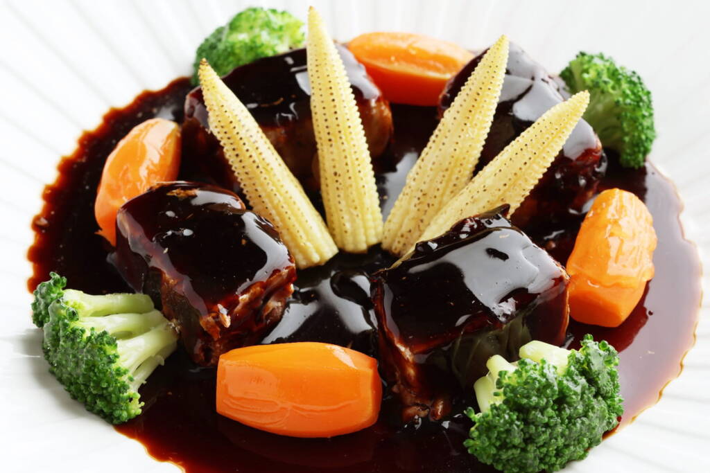 「牛肉の赤ワイン煮込み」
